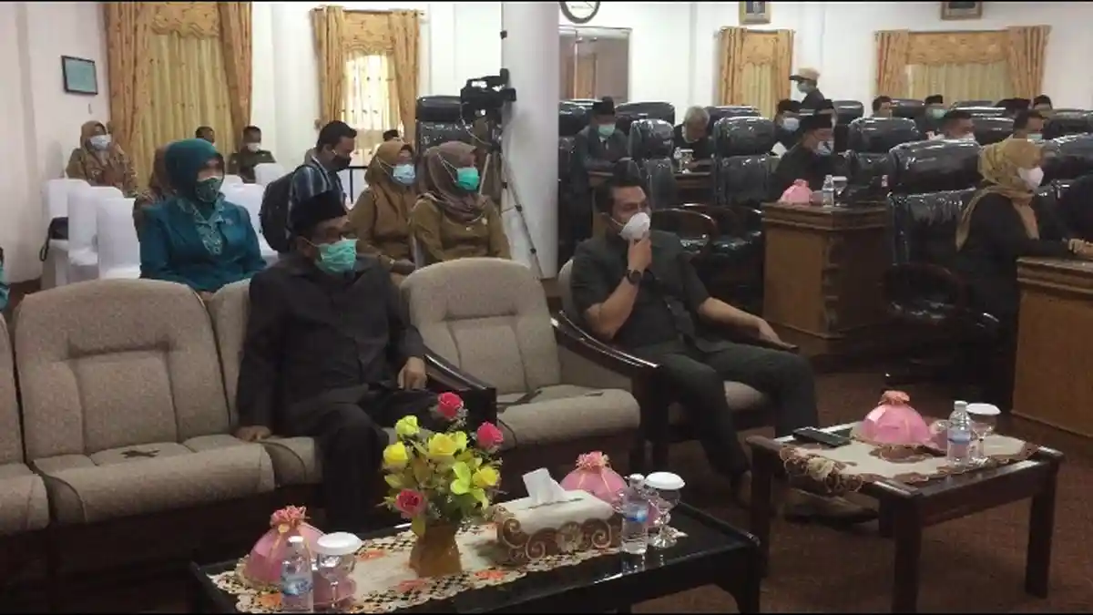 Pasangan Bupati dan Wakil Bupati Batanghari Terpilih Hadiri Rapat Paripurna, Ini Harapan Ketua DPRD