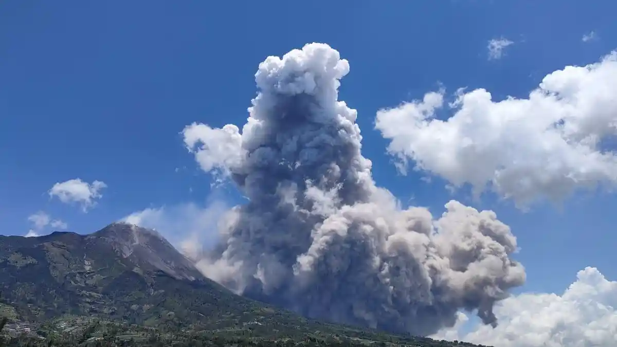 Tiga Daerah Terdampak Erupsi Gunung Merapi, Gubernur Ganjar: Tim Sudah Turun ke Lokasi