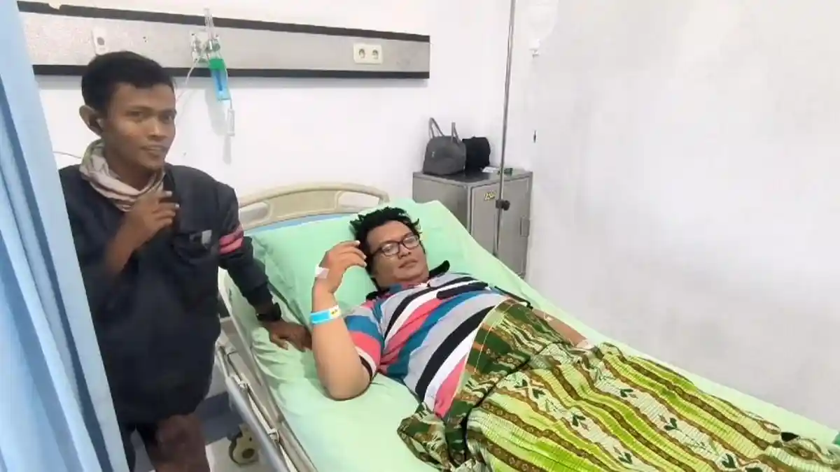 Cerita Ojol yang Tertimpa Material Aspal Dari Truk yang Terperosok Akibat Jalan Amblas