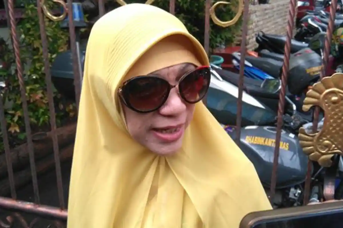 Dulu Dihormati dan Disanjung, Sekarang Perlakuan Berbeda Diterima Artis Transgender Ini