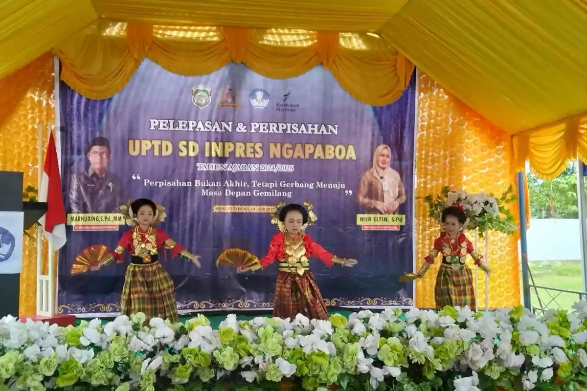 84 Siswa Tamat dari SD Inpres Ngapaboa Mateng, Dilepas dengan Tarian Litaq Mandar