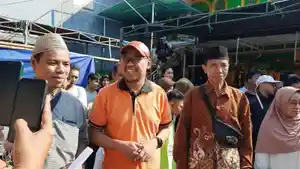 Wakil-Wali-Kota-Depok-Imam-Budi-Hartono-tengah-saat-meninjau-pemotongan-hewan-kurban.jpg
