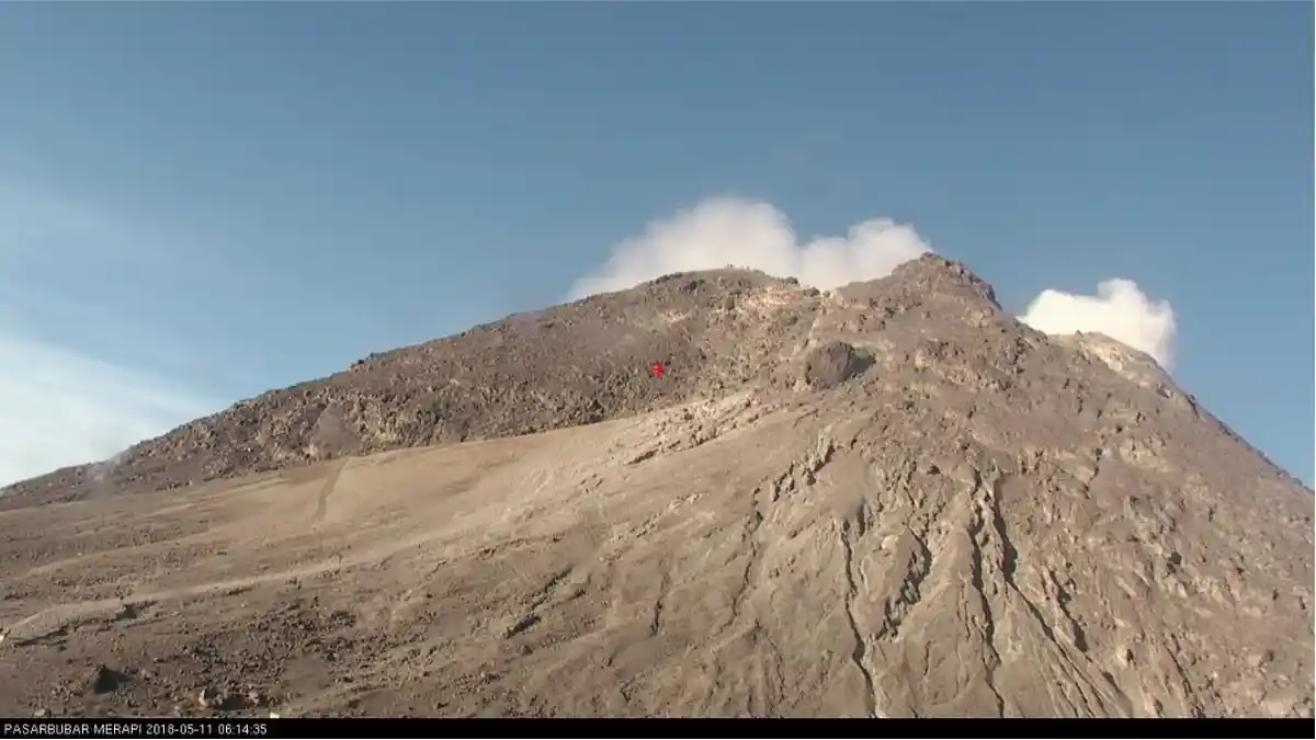 Tenda Pendaki di Pasar Bubar Terpantau Kamera Pengawas setelah Merapi Meletus Freatik