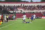 Gelandang-PSM-Makassar-Ananda-Raehan-mendapat-tekel-dari-gelandang-PSIM-Yogyakarta.jpg