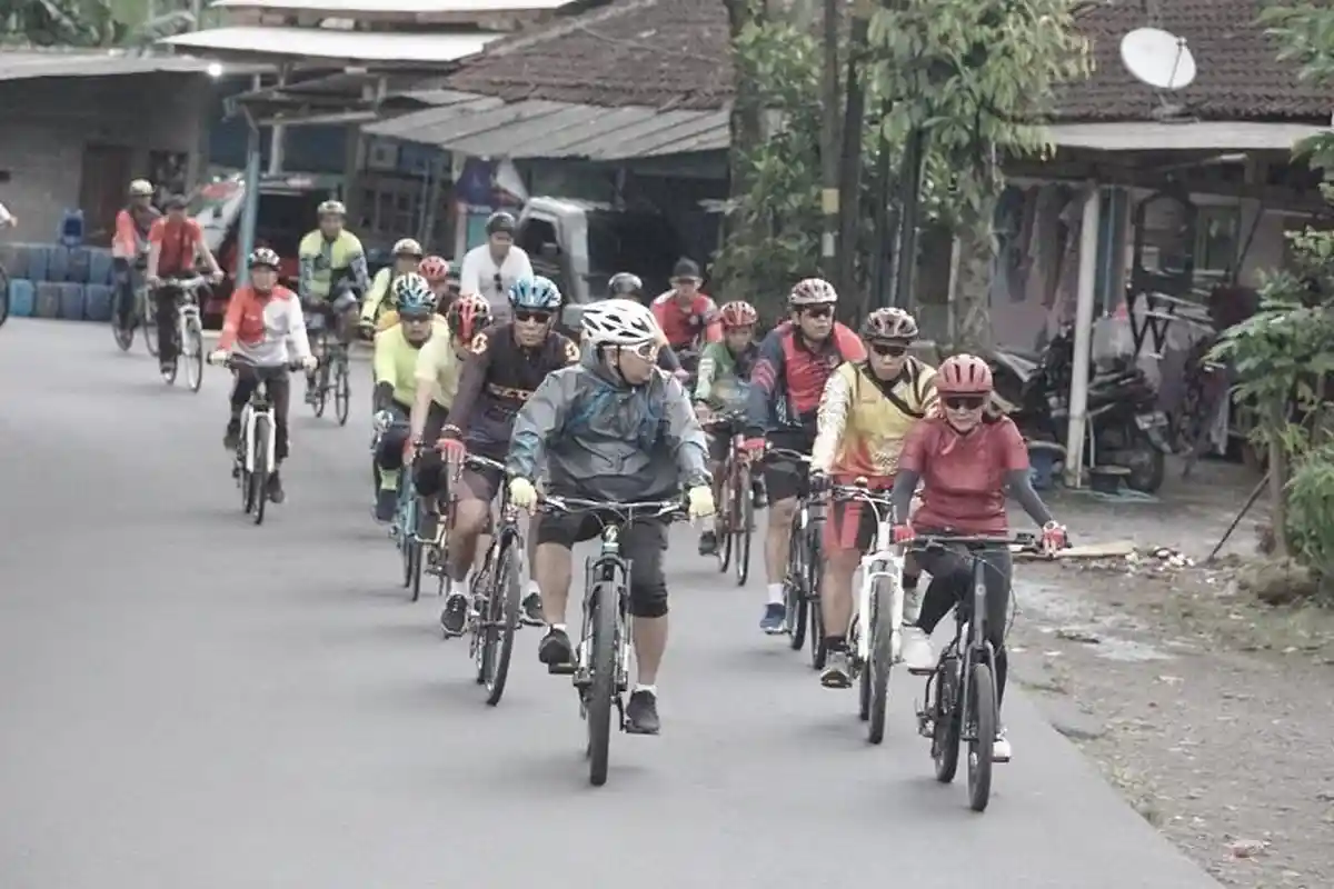 Jaga Sinergitas, Rektor UKSW Gowes Bersama Polres dan Kodim Salatiga