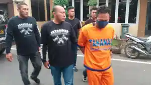 Tersangka-Rochmat-Tri-Hartanto-alias-Antok-33.jpg