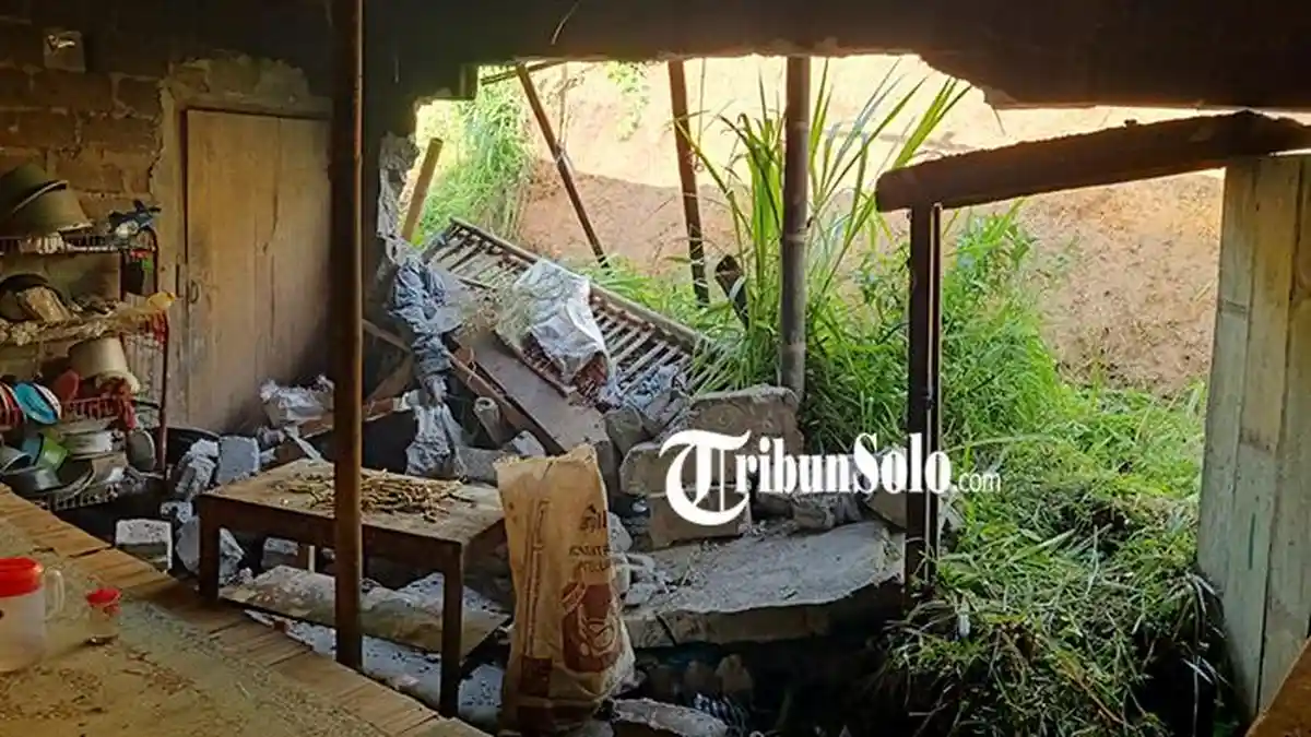 Tebing di Senden Boyolali Longsor Timpa Dua Rumah, Satu Penghuni Luka-Luka 