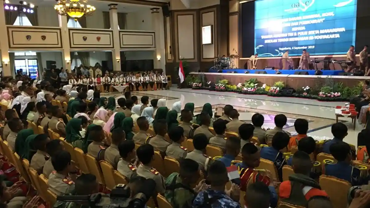 Tiba di AAU, Iriana Jokowi Disambut Drumband Gita Dirgantara