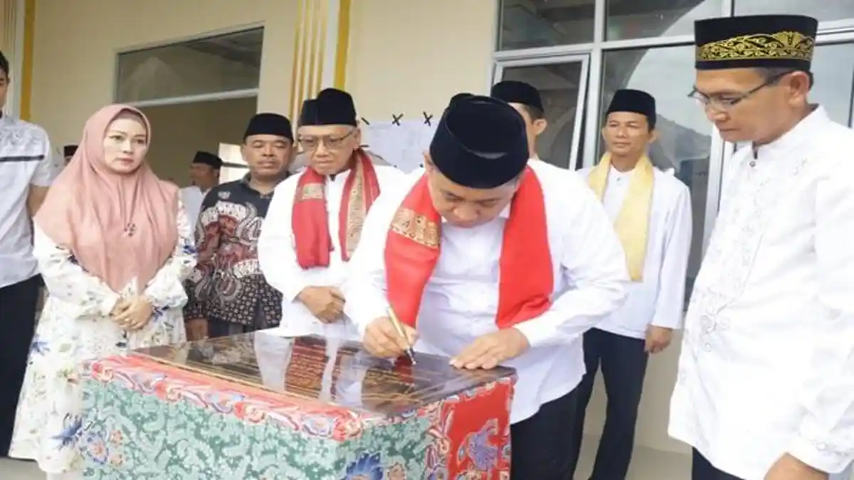 Bupati Askolani Resmikan Masjid Raya Abi Husein di Desa Karang Anyar Sumber Marga Telang