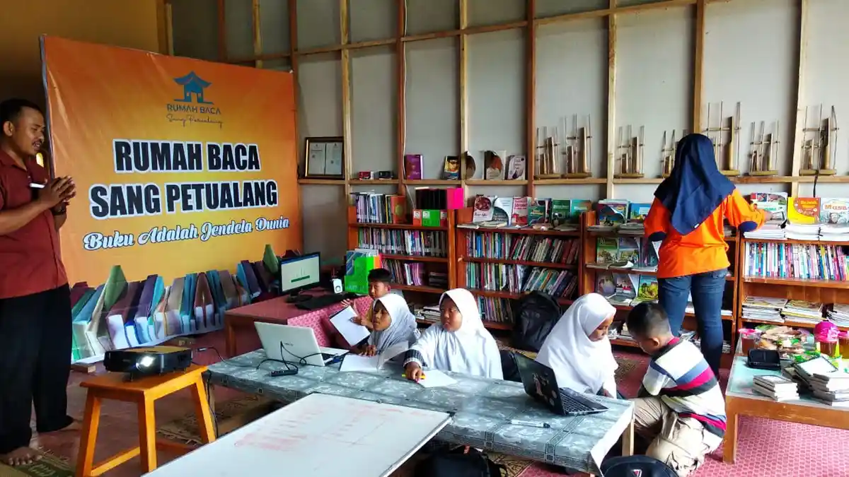 Belajar Komputer di Sanggar Milik Pria di Wonogiri Ini, Bayar Kelas Hanya dengan Sampah