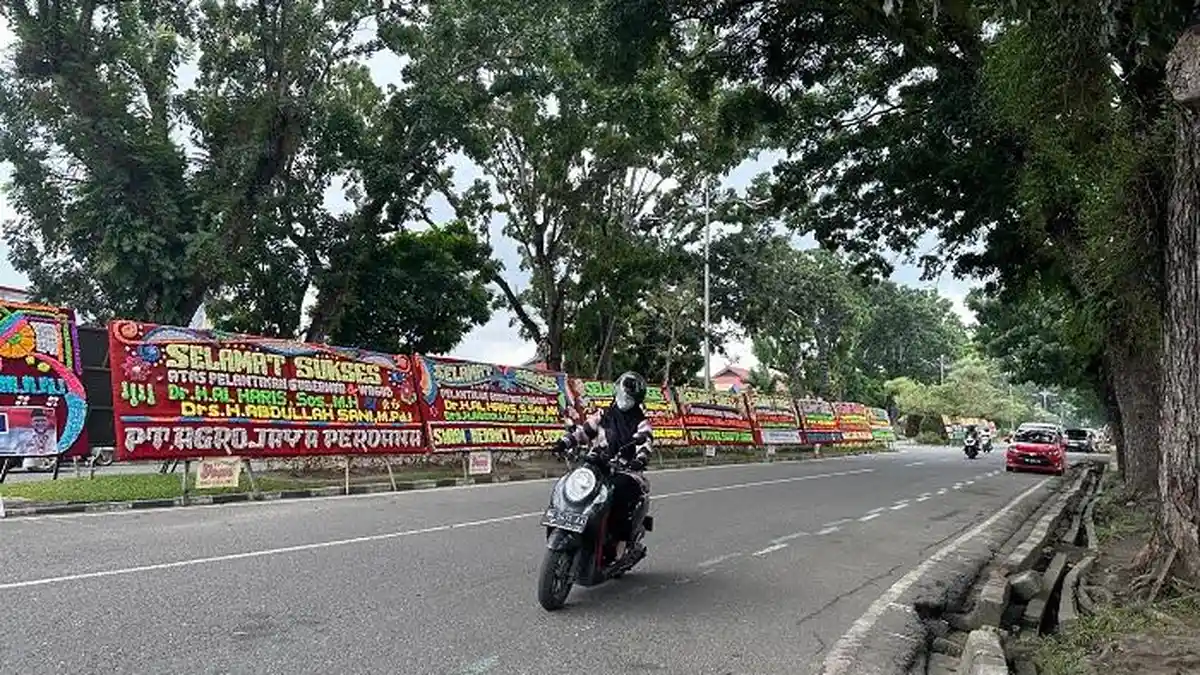 Pelantikan Al Haris-Abdullah Sani, Kantor Gubernur Jambi Dibanjiri Karangan Bunga