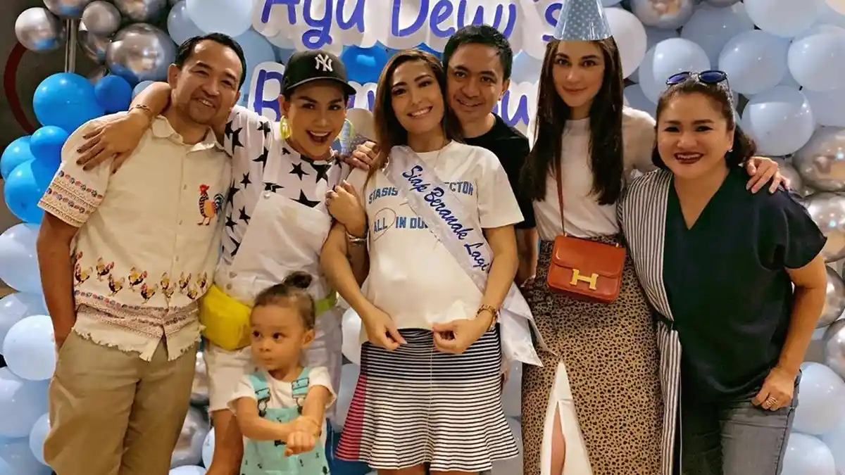 Luna Maya Rayakan Baby Shower Ayu Dewi, Mantan Kekasih Ariel NOAH Justru Dapat Doa Begini