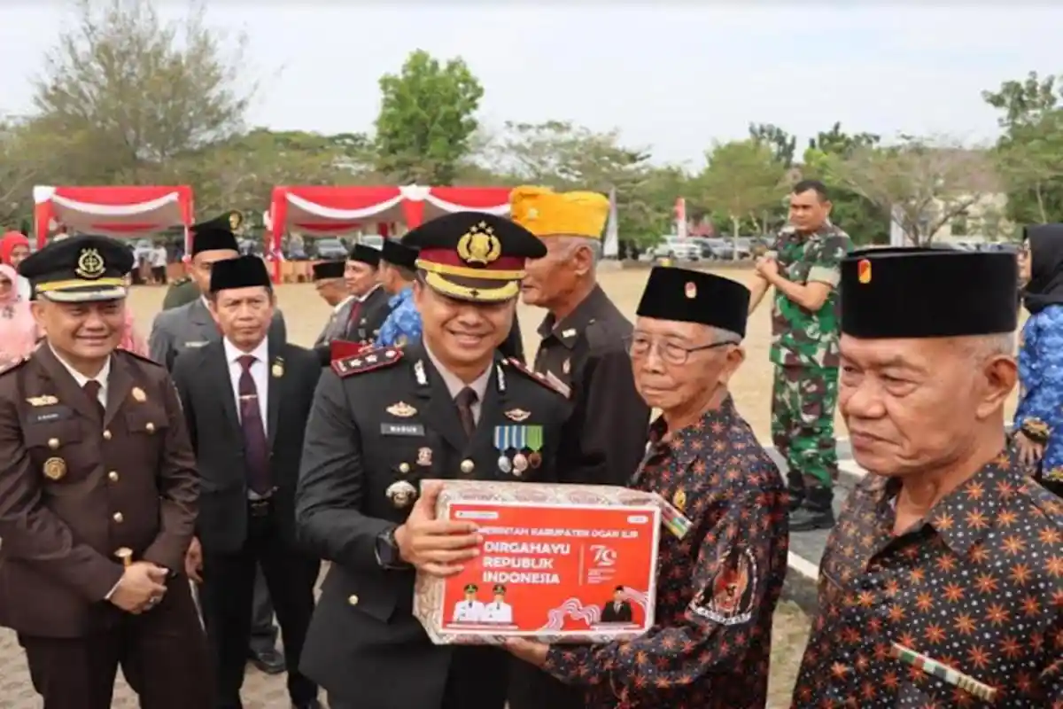 Kapolres Ogan Ilir Ikuti Upacara Peringatan HUT ke-79 RI di KPT Tanjung Senai Indralaya