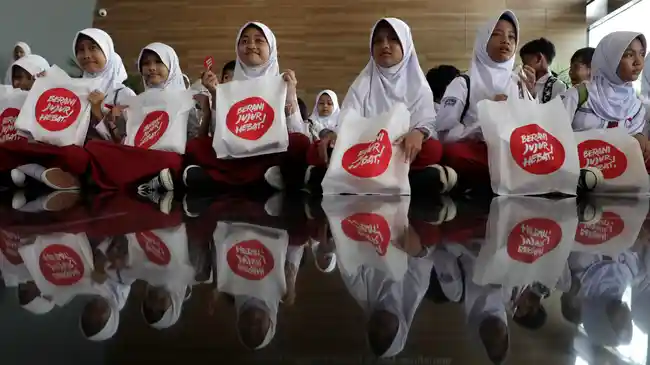 10 Puisi Hari Pendidikan Nasional Karya Sastrawan Indonesia