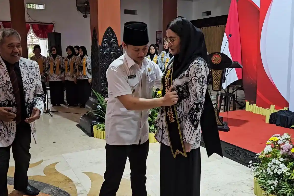 Novita Hardini Dikukuhkan sebagai Ibunda Guru Trenggalek, Tingkatkan Kualitas Pendidikan 