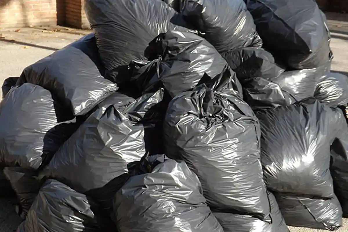 Sosok Wanita yang Bikin Geger, Ngakunya Buang Sampah, Saat Bawaannya Diperiksa Warga jadi Bergidik