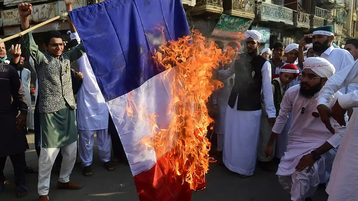 Umat Muslim Belanda Marah Besar, Presiden Prancis Emmanuel Macron Disebut Teroris Terbesar di Bumi