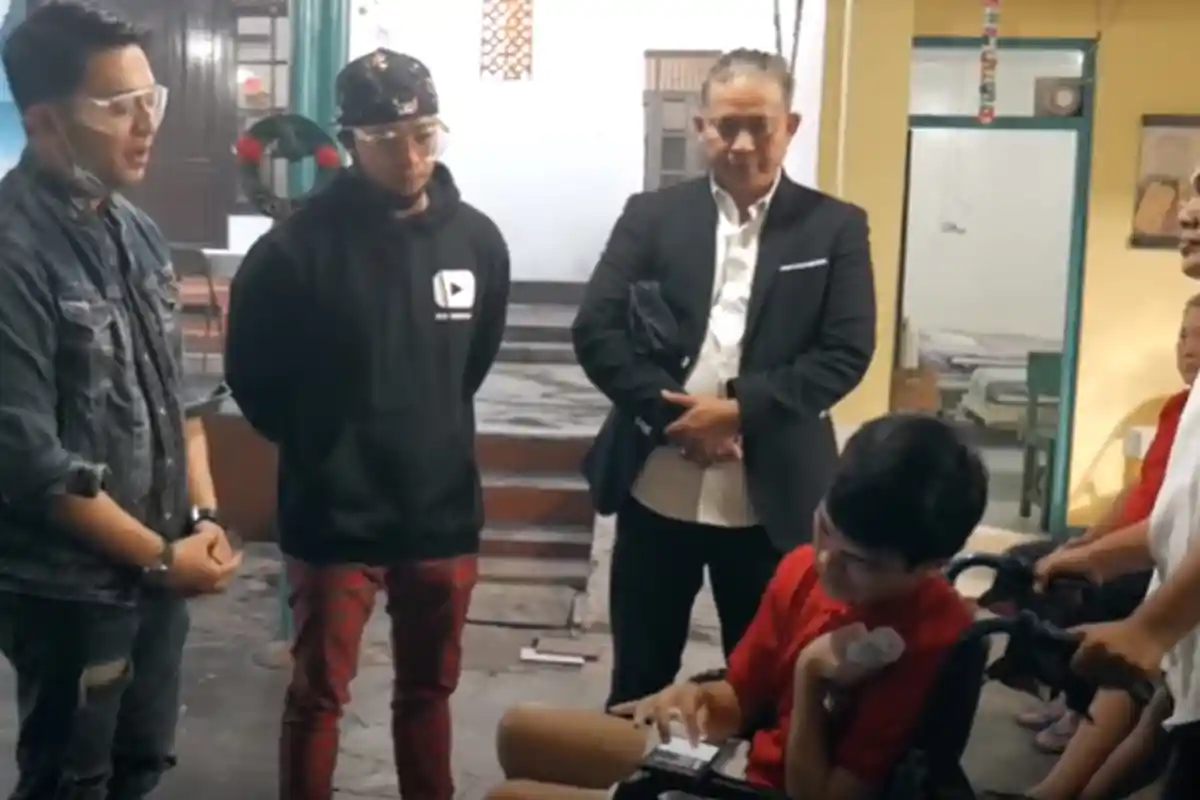 Tangis Haru Pecah, El Ibnu Elkasih Dikunjungi Ruri Repvblik & Rizki The Potters, Reuni Para Vokalis