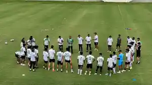 Tim-PSMS-Medan-melakukan-latihan-rutin-di-Stadion-Mini-Disporasu.jpg