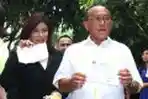 Aburizal Bakrie dan Isteri Nyoblos di TPS 32 Menteng