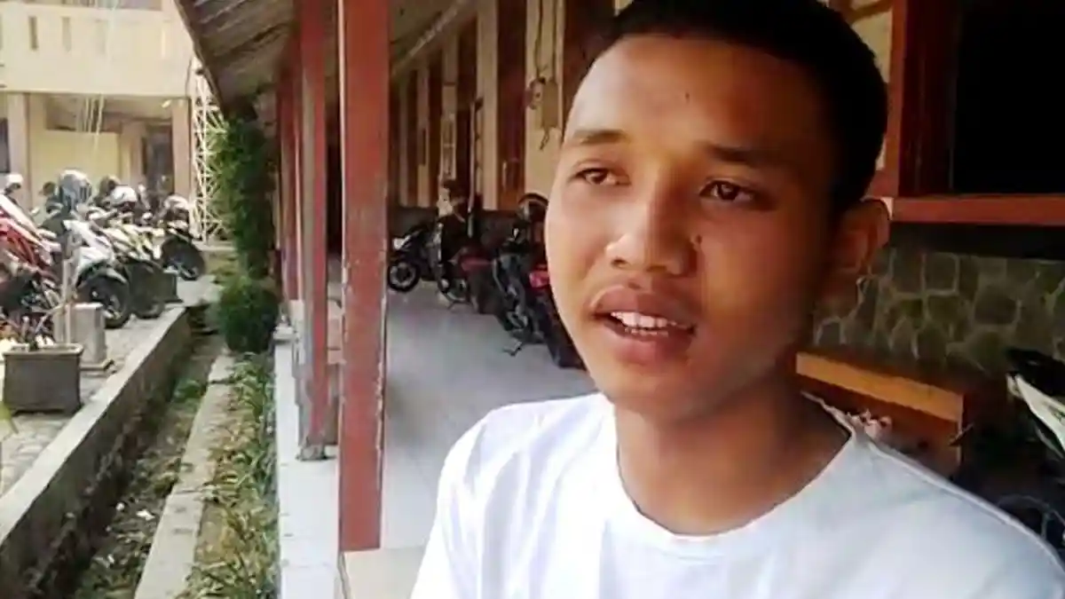 Inilah Sosok Muhamad Ridwan, Remaja yang Berani Tolong Polisi Terbaring Kesakitan Usai Terbakar
