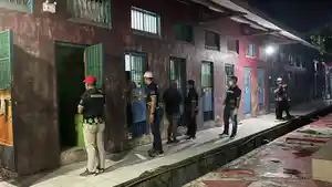 Suasana-saat-petugas-Lapas-Kelas-IIA-Pamekasan-Madura-menggeladah-kamar-hunian-WBP.jpg