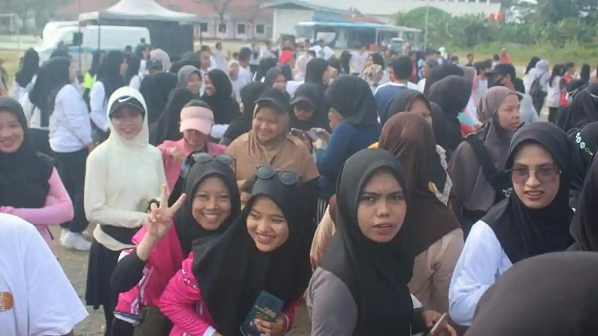 Warga Antusias Ikuti Jalan Sehat KPU Mamuju Tengah