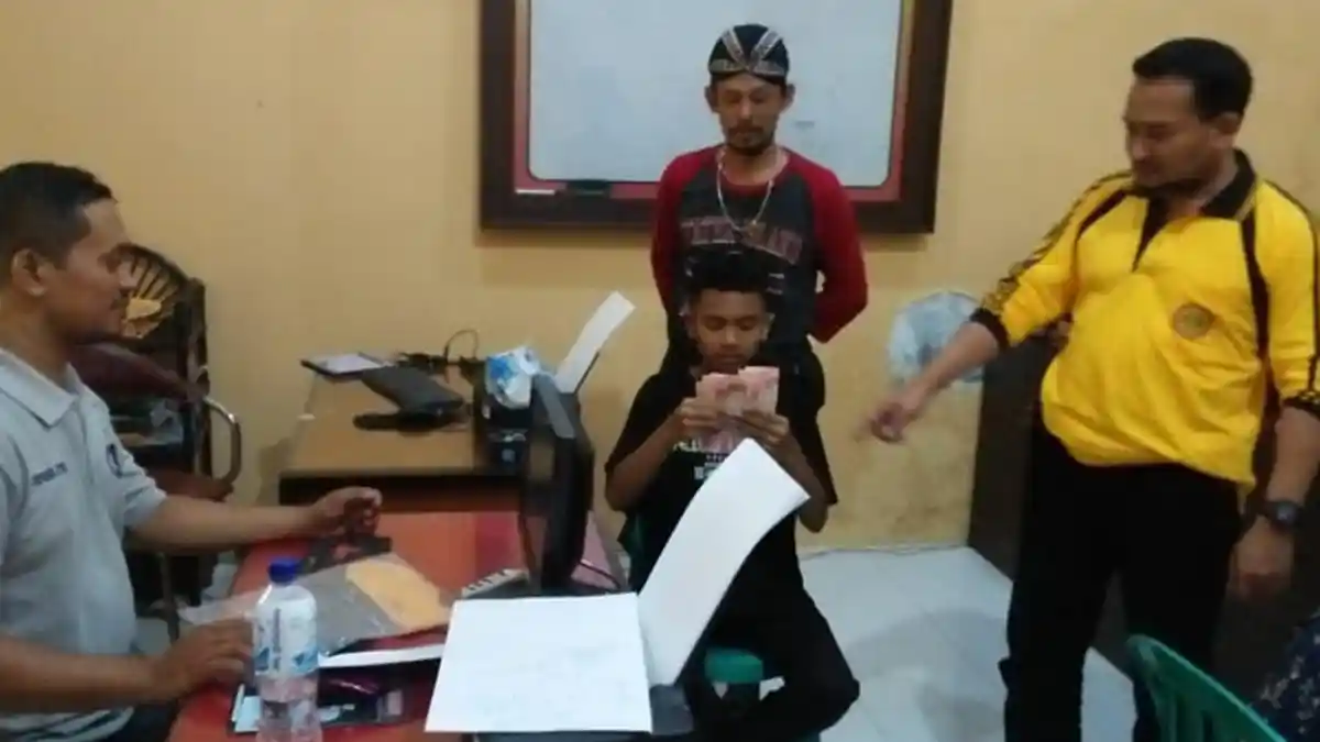 Kesempatan Pegawai Training Ini di Perusahaan Isi Uang Saat Sortir, Embat Rp 3 Juta ke Celana Kolor