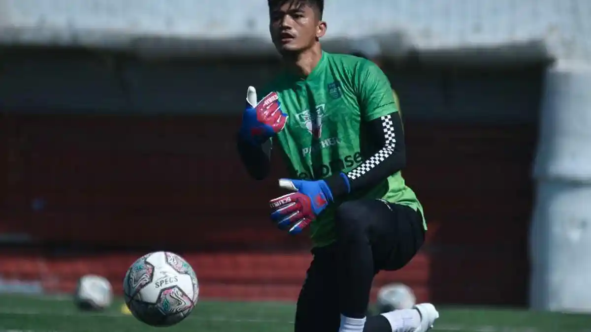 Kiper Persib Bandung Ini Siap Dihajar dengan Latihan Keras Sebelum Hadapi Persija Jakarta