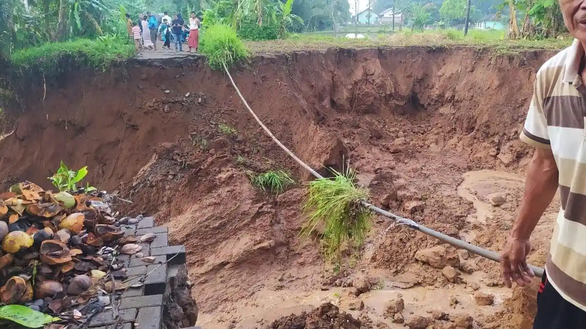 3 Tahun Amblas, Jalan Penghubung 4 Desa di Pandeglang Tak Kunjung Diperbaiki