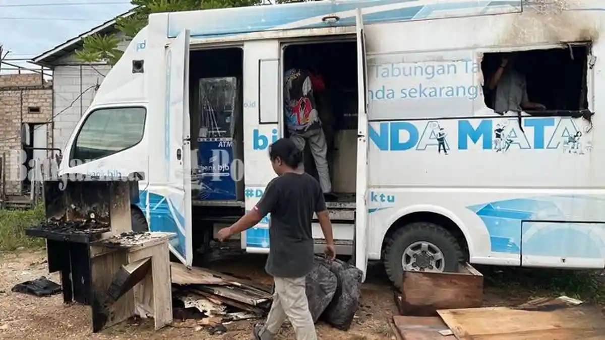 Mobil ATM Terbakar di Basirih Banjarmasin, Warga Gercep Padamkan Api 