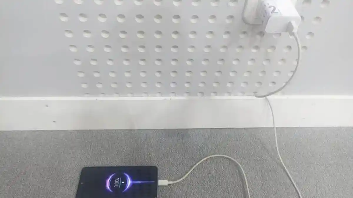 Tips Mengisi Daya atau Cas Handphone yang Aman Agar Tidak Meledak