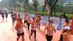Peserta-memadati-lintasan-lari-JETE-RUN-2025-di-Universitas-Ciputra-Surabaya.jpg