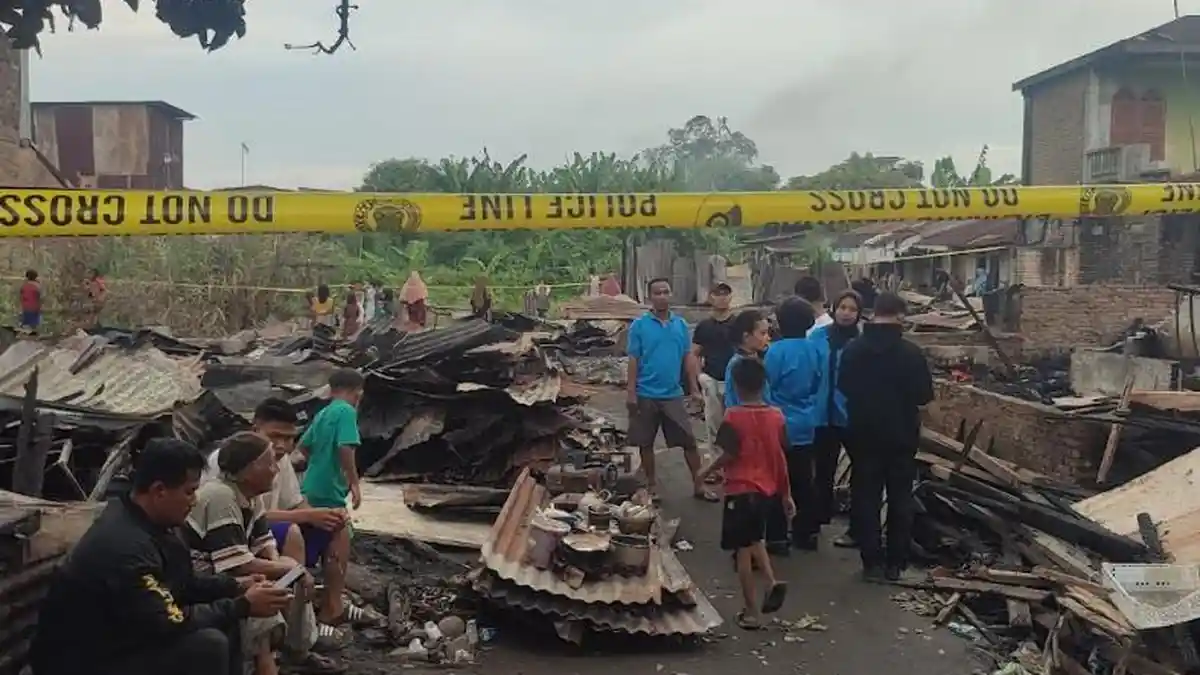 Warga Duga Kebakaran yang Hanguskan Tujuh Rumah dan Dua Unit Mobil Disebabkan Gas Bocor