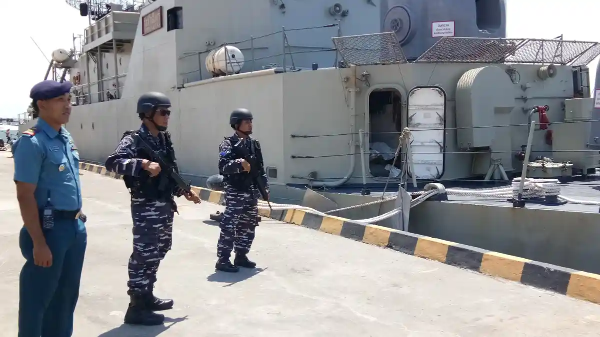 Prajurit Lanal Denpasar Amankan Kunjungan Kapal Perang Kerajaan Thailand