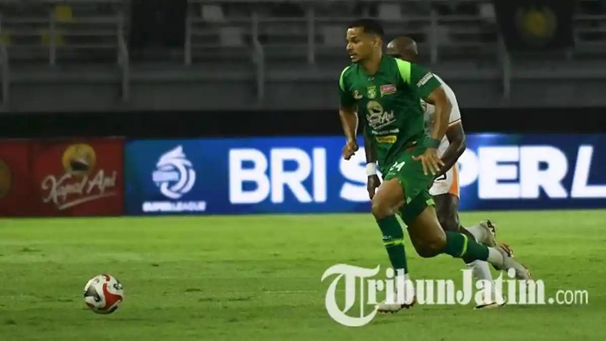 Pemain Persebaya Leo Lelis Minta Maaf pada Bonek Usai Lakukan Gol Bunuh Diri