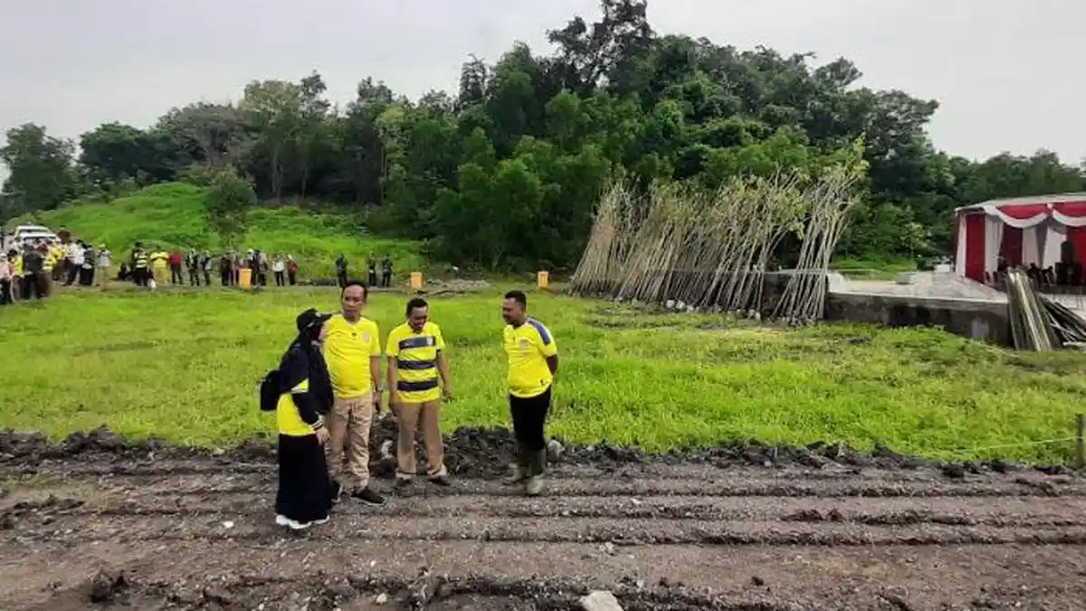 Halaman Belakang Stadion Gelora Joko Samudro Kabupaten Gresik akan ...