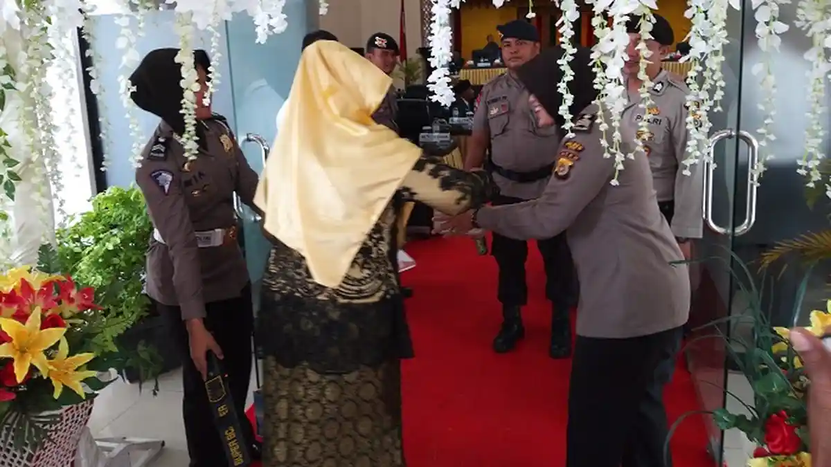 Pelantikan Anggota DPRK Abdya Molor, Tamu Diperiksa Metal Detector