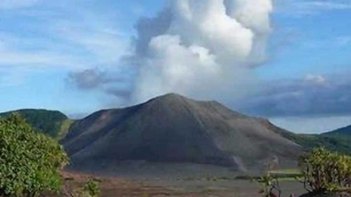 Kerap Muntahkan Lava, Intip 4 Gunung Api Aktif di Berbagai Belahan ...
