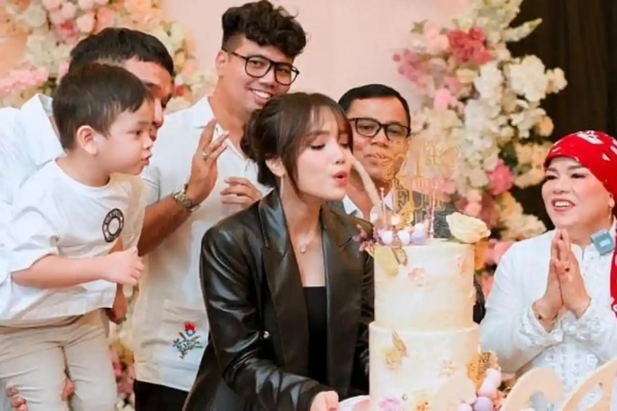 Sosok Spesial di Acara Ulang Tahun Fuji Diungkap Haji Faisal