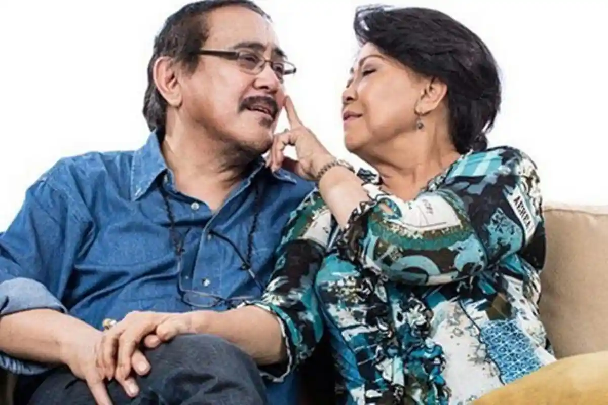 Jenazah Rima Melati Tak Jadi Dimakamkan Satu Liang Lahad dengan Suami