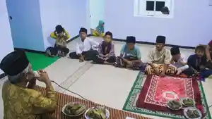 Ilustrasi-Mengaji-di-Trenggalek-Selasa-2652026.jpg