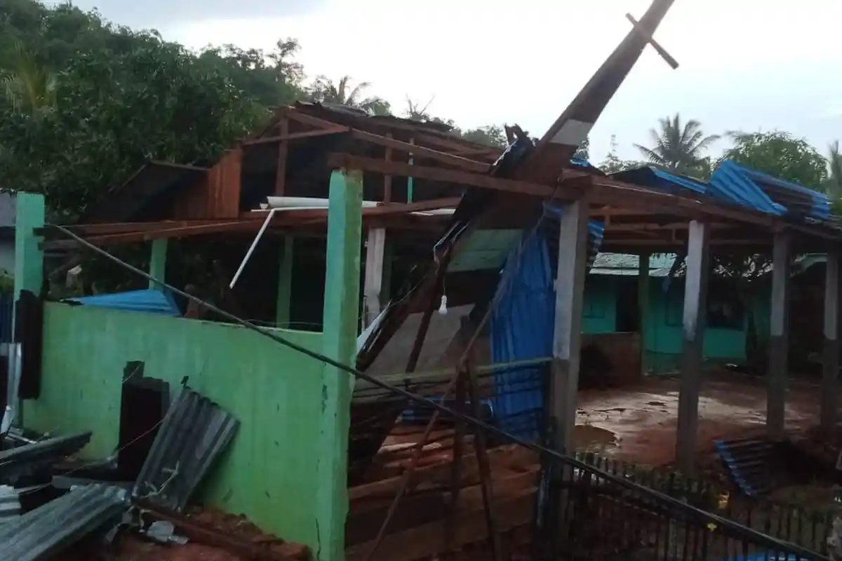 Angin Puting Beliung di Karimun Rusak Rumah Warga Desa Lebuh