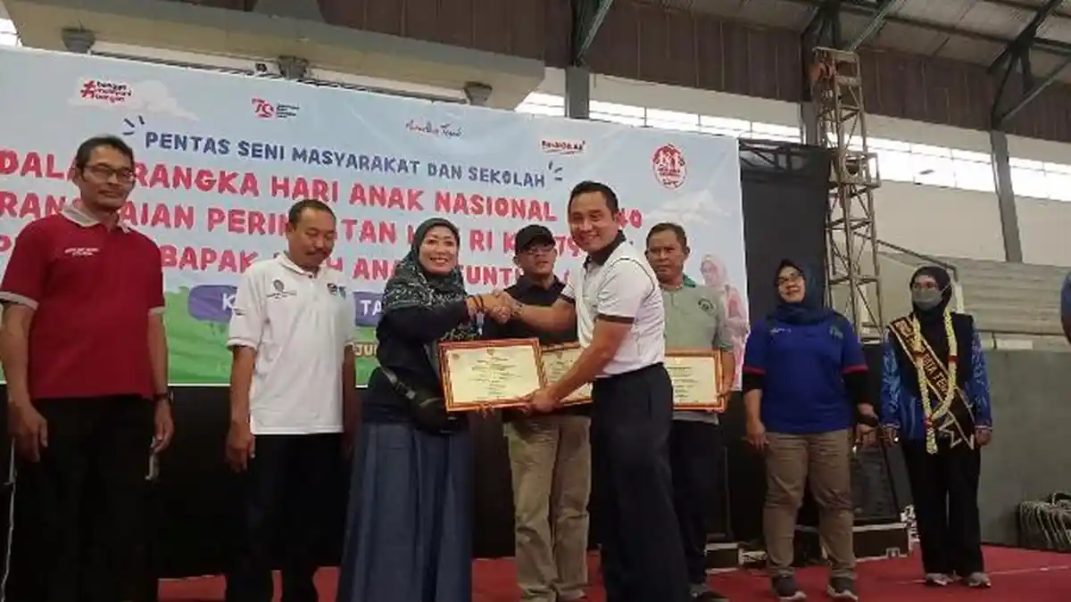 Ikut Serta Atasi Stunting, Poltek Harber Jadi Bapak Asuh Anak Stunting