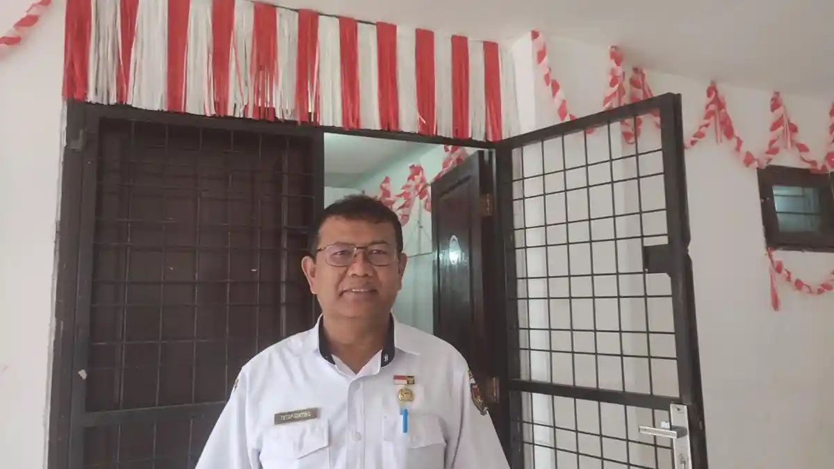 Sambut Kemerdekaan RI, Pemkab Karo Bagikan Bendera ke Masyarakat