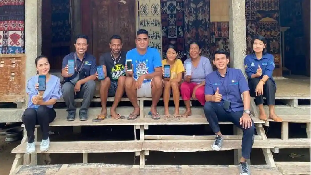 Permudah Jangkauan Layanan Aplikasi PLN Mobile Sambangi Kampung Raja Prailiu Sumba Timur