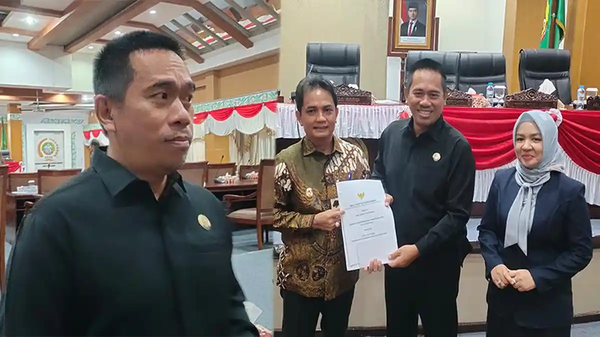 HEBOH! Banyak Kepala Dinas Pontianak Absen Padahal Rapat Penting, Ketua DPRD Geram