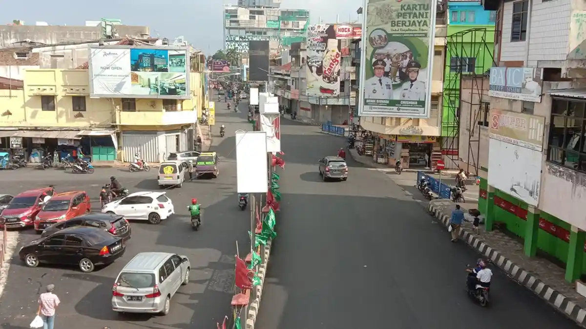 H-1 Lebaran 2020, Suasana Jalan Protokol di Bandar Lampung Terlihat Sepi Kendaraan