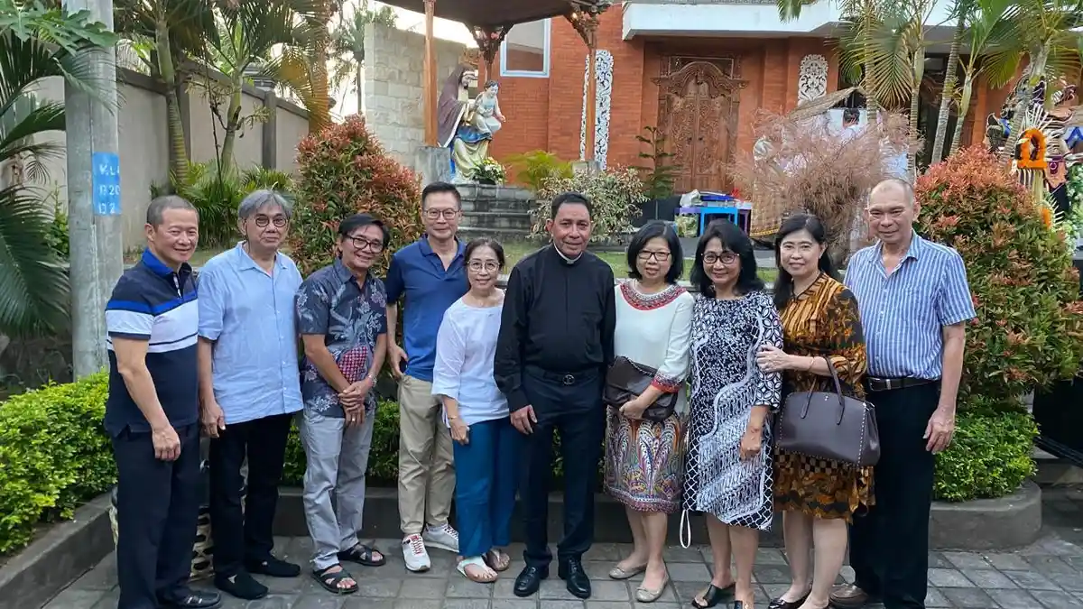 Rm Agustinus Keluli Manuk OCD, Imam yang Ahli Wine Unik dari Rumput dan Daun