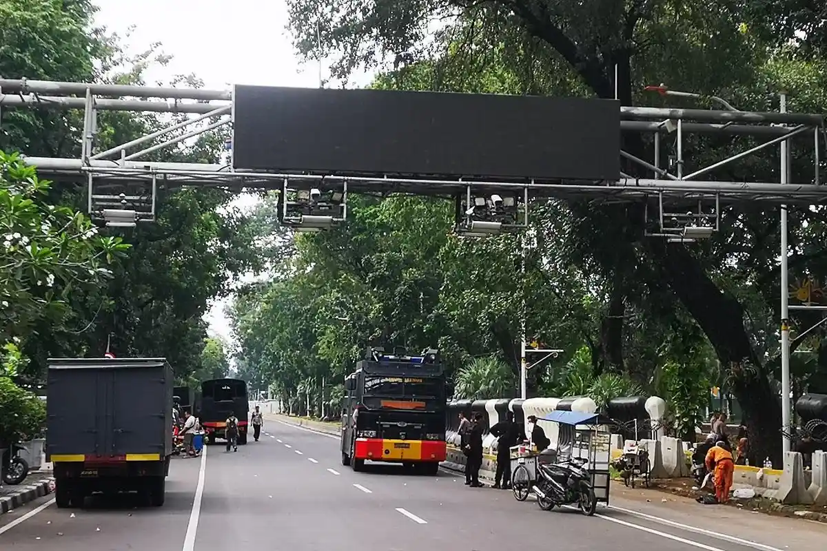 Pendukung Prabowo-Gibran Batal Unjuk Rasa di Depan MK, Polisi Tutup Jalan Merdeka Barat